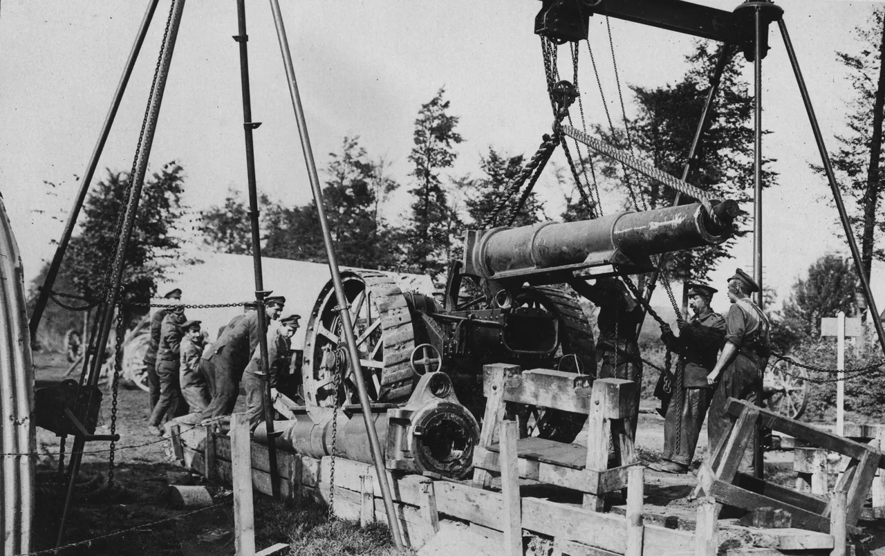 IWM caption : THE THIRD BATTLE OF YPRES (PASSCHENDAELE) 31 JULY - 10 NOVEMBER 1917
Description: Battle of Polygon Wood 26 September - 3 October: A new barrel is lowered into position on an 8 inch howitzer by the Army Ordnance Corps.
Comment : This is an 8 inch howitzer utilizing bored-out and shortended 6 inch naval gun barrel. Probably a BL 8 inch Howitzer Mk V.